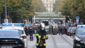 20201029092422-FRANCE-POLICE-INVESTIGATION-ATTACK-1603963887-300x169 عاجل ..اعتقال منفذ حادثة طعن في فرنسا..