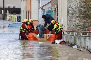 france-Inondations-FLOOD-300x200 فيضانات  بجنوب فرنسا تسفر عن خسائر مادية جسيمة وانقطاع الكهرباء